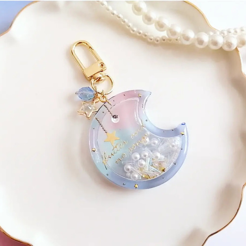【ゆきゆっきー❄様】983.天然石　琉球ガラス　雪　鹿　レジン　キーホルダー お月様のパールシェイカー⋆·̩͙‪⋆͛/レジン キーホルダー‬
