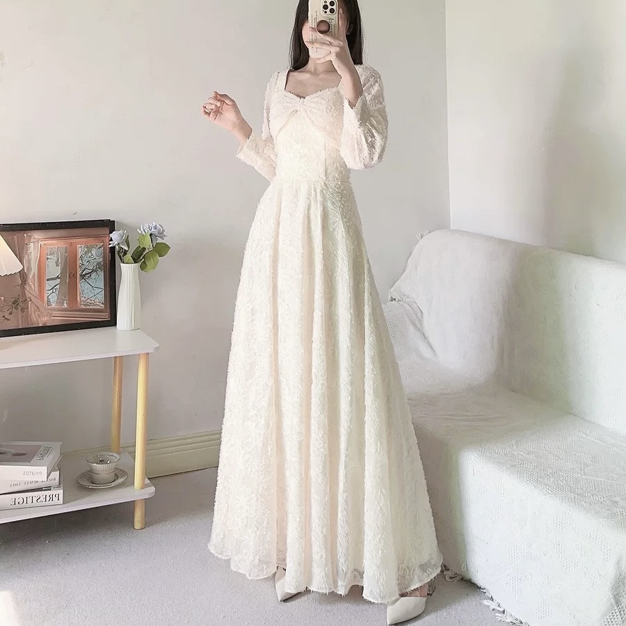 高品質！花柄サテン　アイボリー長袖エレガントなシルエット細見えシルエット　Aライン　成人式/音楽会/2次会結婚式編み上げ