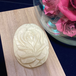 天然素材牙彫刻ブローチ新品 ☆本象牙ブローチ（薔薇彫り）MY-24☆ ブローチ 石橋象牙店 通販