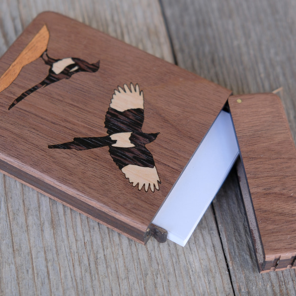 木製名片夾鳥“喜鵲” 第4張的照片