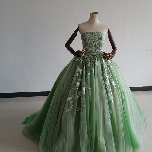 豪華！グリーン パーティードレス ベアトップ サッシュベルト 繊細  