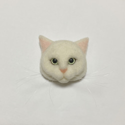 羊毛フェルト 猫ブローチ 白猫 1枚目の画像