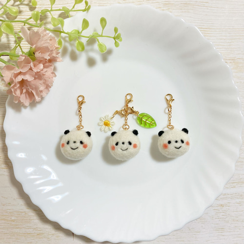 羊毛フェルト】くまのぬいぐるみを抱っこしてるパンダ | 羊毛め