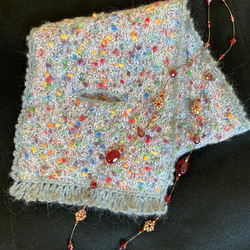 手編みミニマフラー　カラフルプチプチが可愛い　　ウール、モヘア，プチプチ変わり糸の引き揃え糸　短めでコンパクト　 2枚目の画像