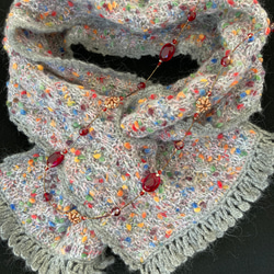 手編みミニマフラー　カラフルプチプチが可愛い　　ウール、モヘア，プチプチ変わり糸の引き揃え糸　短めでコンパクト　 1枚目の画像