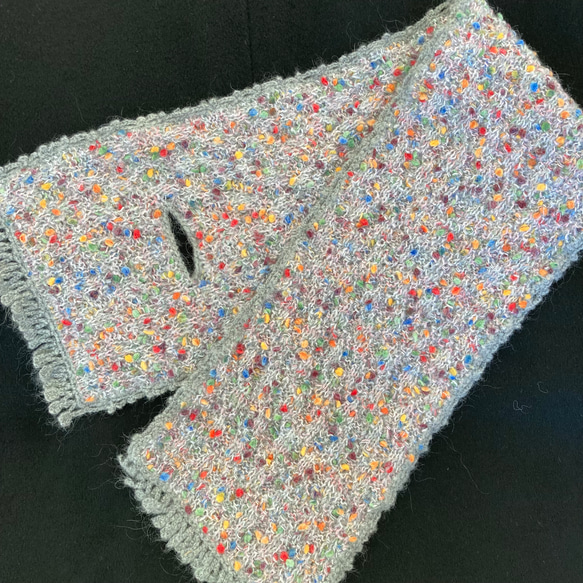 手編みミニマフラー　カラフルプチプチが可愛い　　ウール、モヘア，プチプチ変わり糸の引き揃え糸　短めでコンパクト　 3枚目の画像