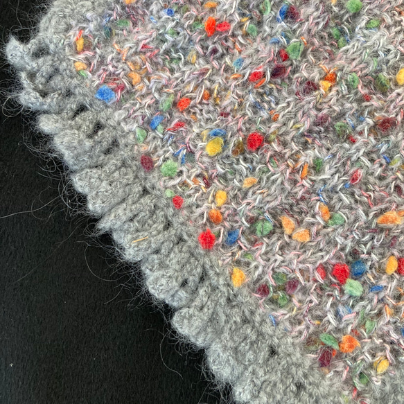 手編みミニマフラー　カラフルプチプチが可愛い　　ウール、モヘア，プチプチ変わり糸の引き揃え糸　短めでコンパクト　 4枚目の画像