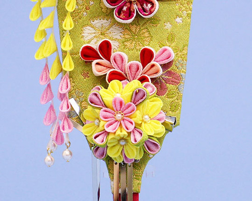 金襴や縮緬を使用した、つまみ細工の簪羽子板 ナチュラル アクリル