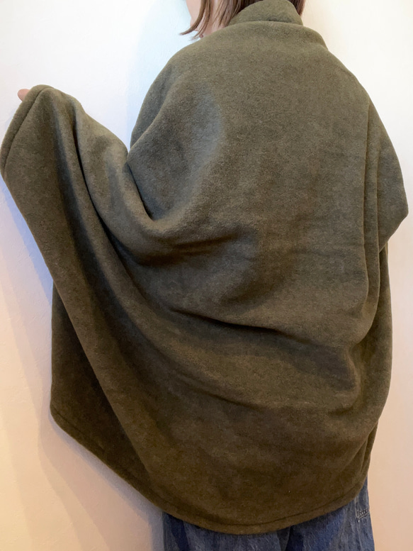 受注製作 秋冬のサッと羽織れるたっぽりカーディガン カーキグリーン 4枚目の画像