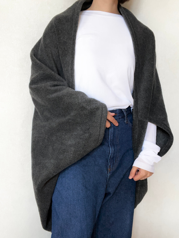 受注製作 秋冬のサッと羽織れるたっぽりカーディガン チャコールグレー 5枚目の画像