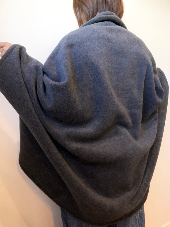 受注製作 秋冬のサッと羽織れるたっぽりカーディガン チャコールグレー 4枚目の画像