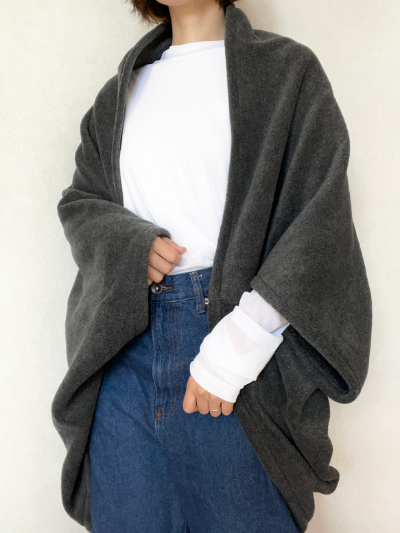 受注製作 秋冬のサッと羽織れるたっぽりカーディガン チャコールグレー 6枚目の画像