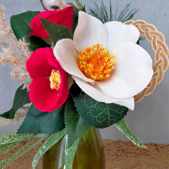 お正月/ちょこっと飾れる 小さめ紅白椿の迎春2wayテーブルブーケ/アーティフィシャル 4枚目の画像