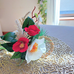 お正月/ちょこっと飾れる 小さめ紅白椿の迎春2wayテーブルブーケ/アーティフィシャル 5枚目の画像