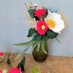 お正月/ちょこっと飾れる 小さめ紅白椿の迎春2wayテーブルブーケ/アーティフィシャル 1枚目の画像