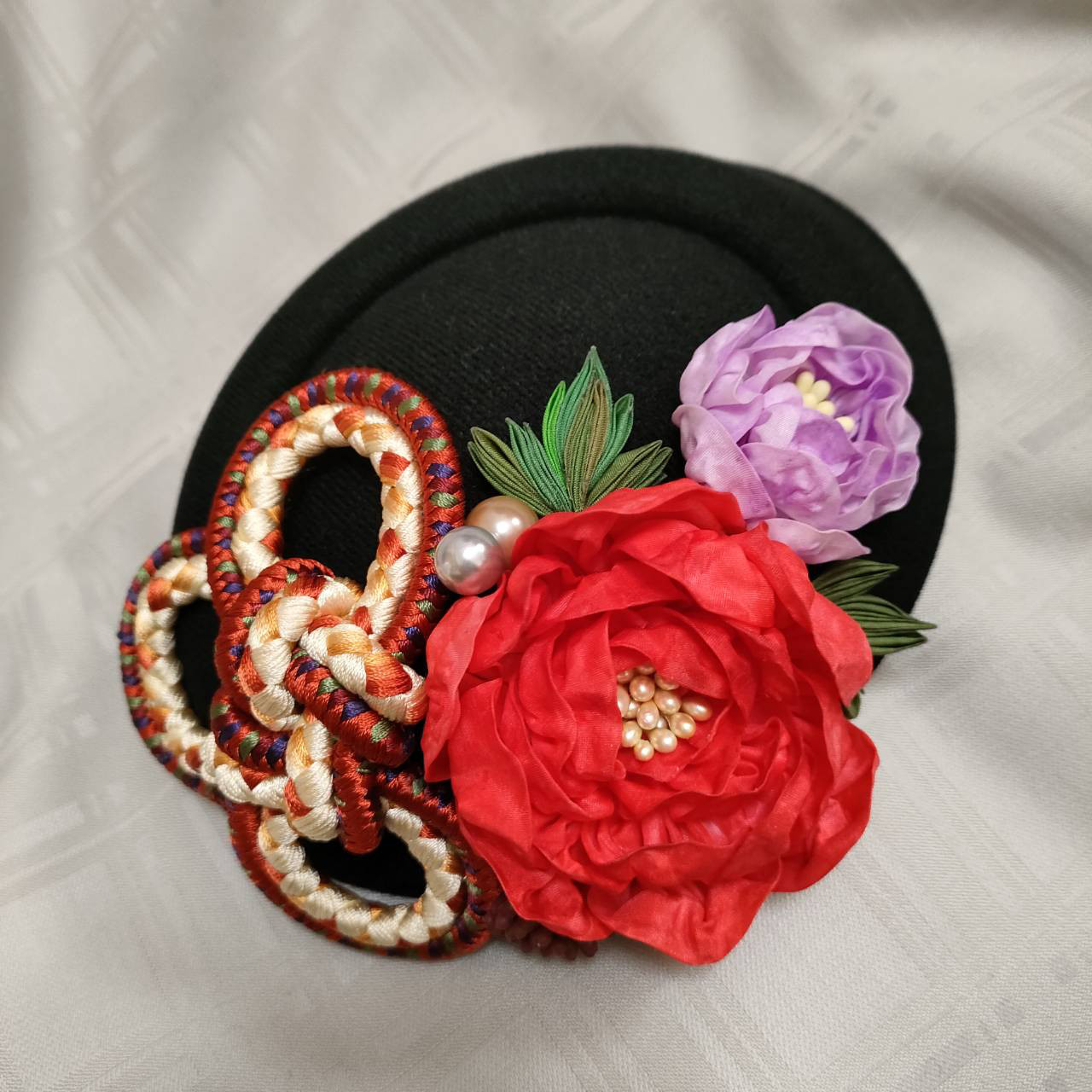 ミニベレーモチーフ　ヘッドドレス　つまみ細工　成人式　七五三　卒業式　髪飾り 　トーク帽