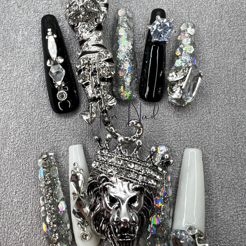 シルバーラメモノクロデカパーツライオン豹ギャルネイルチップ ネイル  