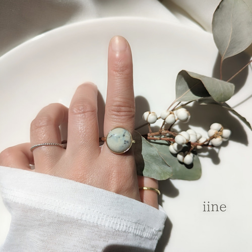 パリピブタ　リング　天然石 大人気ストーン*エクリュカラーの*天然石のラウンドリング アフリカン