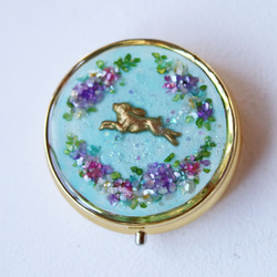 森林花園藥盒（兔子、小花圖案、天藍、紫色、圓形、附鏡子） 第3張的照片