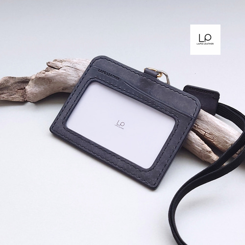 印象を上げてくれるIDカードホルダー＜紺＞Blu IDカードケース
