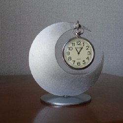 クリスマスにどうぞ　懐中時計スタンド　かわいい三日月懐中時計スタンド　受注製作 1枚目の画像