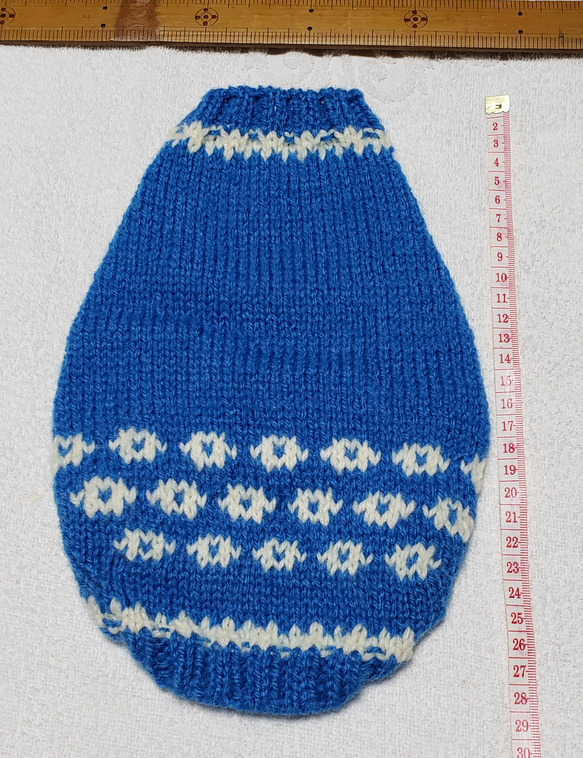 〈お年玉セール〉下記より2割引❤️犬用　手編み　ブルー地白の編み込み模様セーター 2枚目の画像