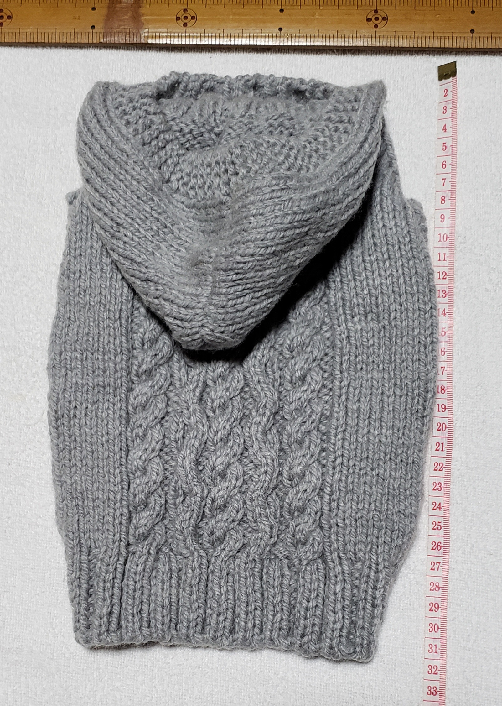 〈お年玉セール〉下記より2割引❤️犬用　手編み　グレーアラン模様フード付きセーター