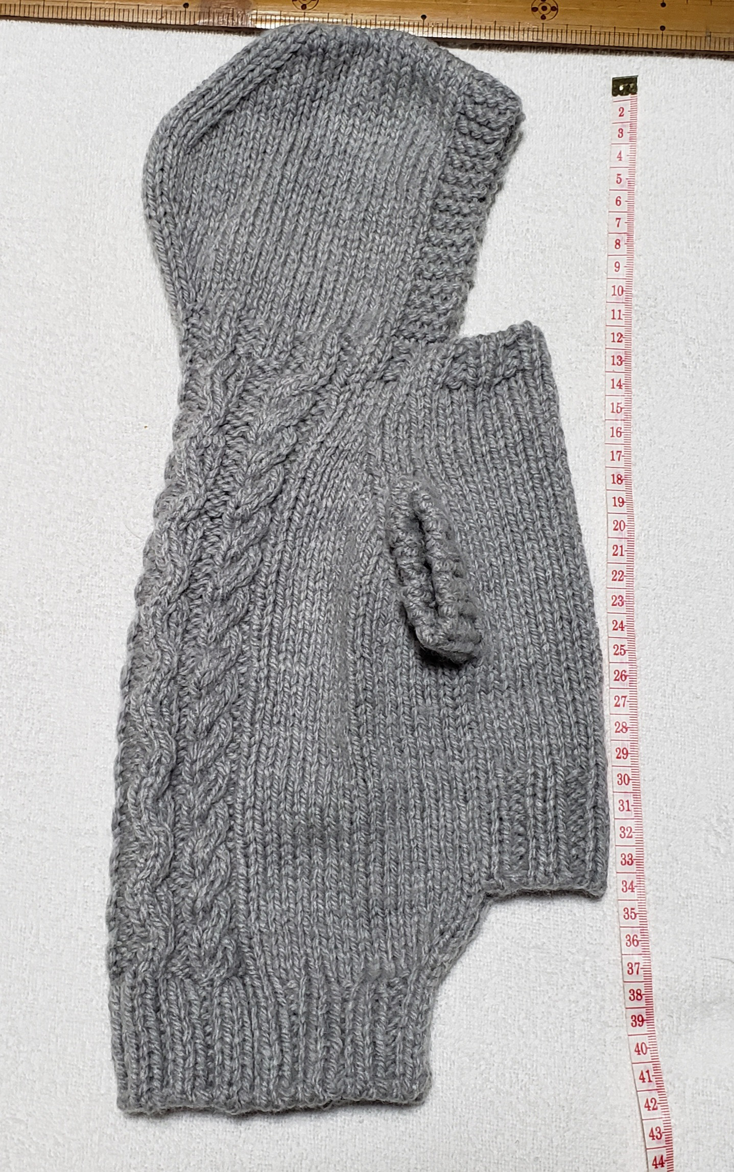 〈お年玉セール〉下記より2割引❤️犬用　手編み　グレーアラン模様フード付きセーター