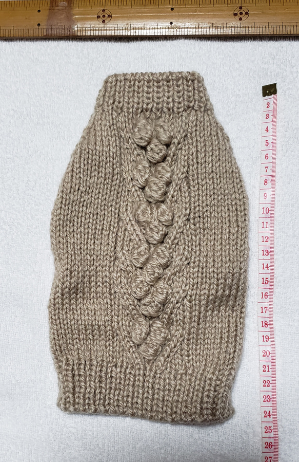 〈お年玉セール〉下記より2割引❤️犬用　手編み　薄茶、アラン模様セーター 2枚目の画像