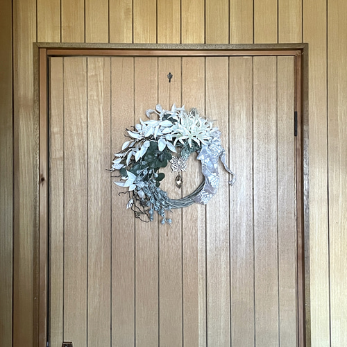 ホワイトクリスマスのリース シルバー グレイッシュ アーティ