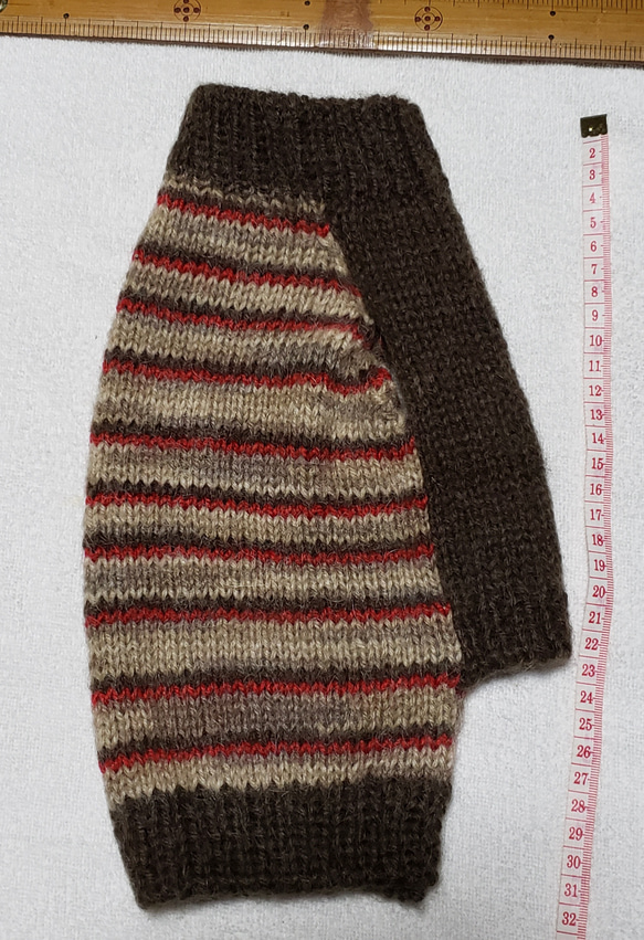 〈お年玉セール〉下記より2割引❤️犬用　手編み　焦げ茶、赤、薄茶しましま模様セーター 4枚目の画像
