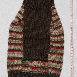 〈お年玉セール〉下記より2割引❤️犬用　手編み　焦げ茶、赤、薄茶しましま模様セーター 3枚目の画像