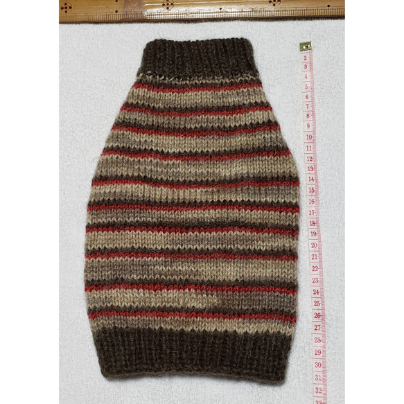 〈お年玉セール〉下記より2割引❤️犬用　手編み　焦げ茶、赤、薄茶しましま模様セーター 1枚目の画像