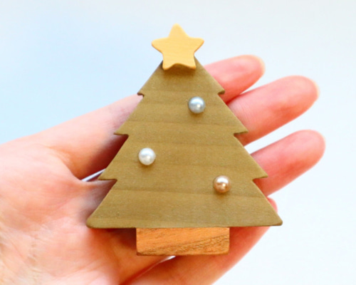 手のひらサイズのクリスマスツリー(単品) 木製置物・冬の季節飾り 国産