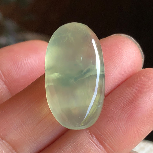 ☆ハーフムーン☆レインボームーンストーン22.8ct/31.2mm