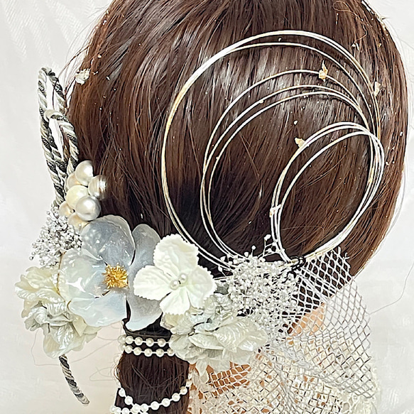 成人式　＆　結婚式　パールシルバーフラワー髪飾り　水引　髪飾り　水引き髪飾り　紐アレンジ　金箔 4枚目の画像