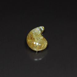 【珍しいカラー】一点物 ゴールドタイガー ミックスルチルクォーツ 勾玉 Ｍｒ１２２ 虹入り水晶のお守り天然石 ギフト 7枚目の画像