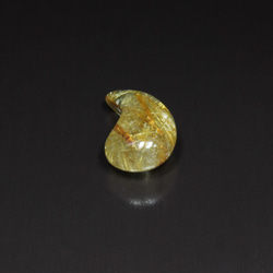 【珍しいカラー】一点物 ゴールドタイガー ミックスルチルクォーツ 勾玉 Ｍｒ１２２ 虹入り水晶のお守り天然石 ギフト 16枚目の画像