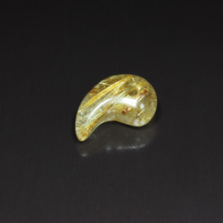 【珍しいカラー】一点物 ゴールドタイガー ミックスルチルクォーツ 勾玉 Ｍｒ１２２ 虹入り水晶のお守り天然石 ギフト 17枚目の画像