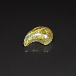 【珍しいカラー】一点物 ゴールドタイガー ミックスルチルクォーツ 勾玉 Ｍｒ１２２ 虹入り水晶のお守り天然石 ギフト 15枚目の画像