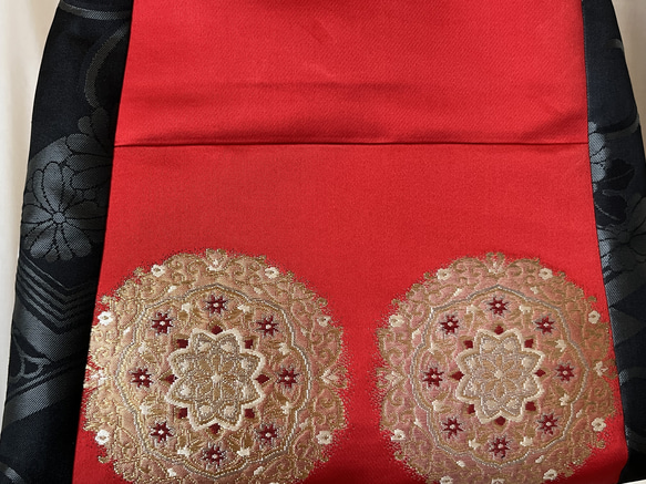 着物　帯 リメイク  ショルダー バッグ  赤×黒　丸紋柄　金　刺繍 5枚目の画像