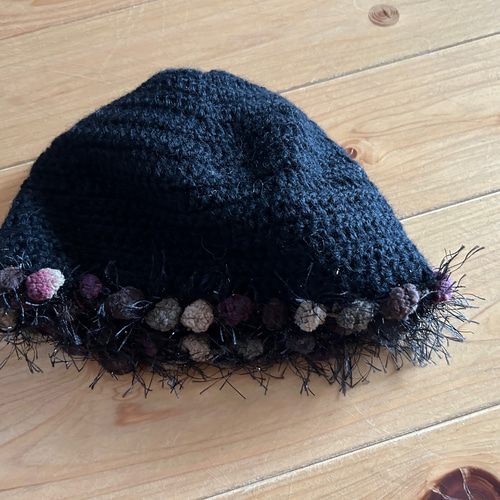 まん丸フォルムのニット帽 縁取りラメボンボン ニット帽・ビーニー