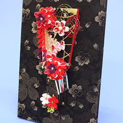 金襴や縮緬を使用した、つまみ細工の簪羽子板　ゴージャス　黒桜スタンド付き壁掛け　　 2枚目の画像