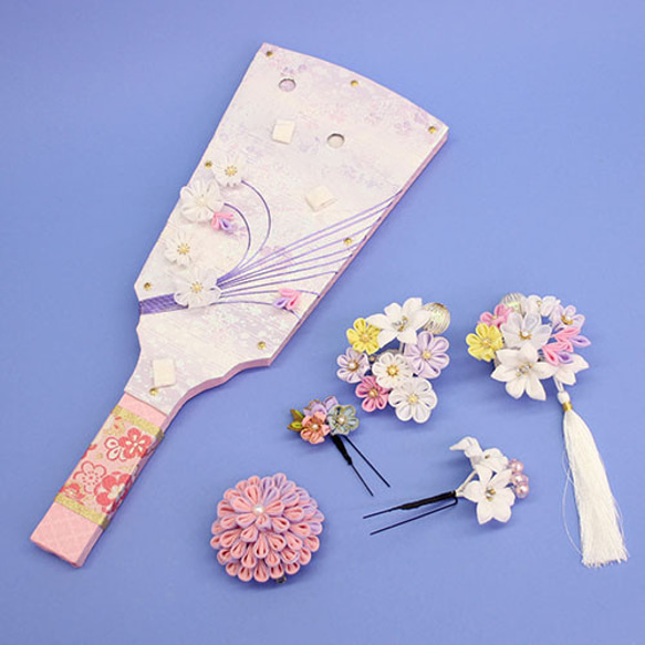 金襴や縮緬を使用した、つまみ細工の簪羽子板　Flor　白桜アクリルケース飾り 