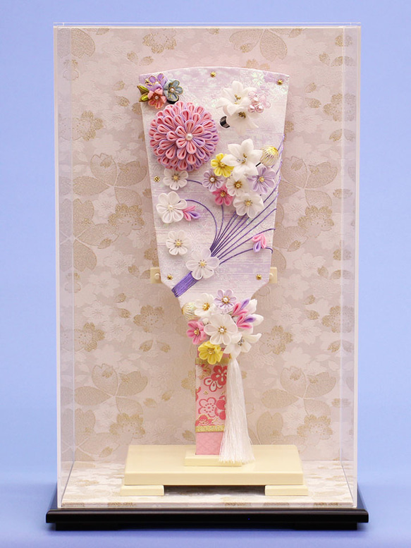金襴や縮緬を使用した、つまみ細工の簪羽子板　Flor　白桜アクリルケース飾り 