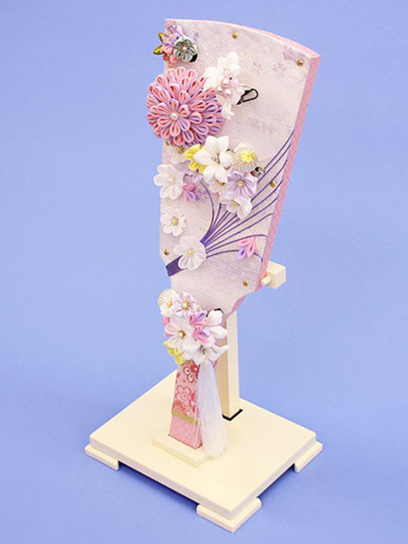 金襴や縮緬を使用した、つまみ細工の簪羽子板　Flor　白桜アクリルケース飾り 