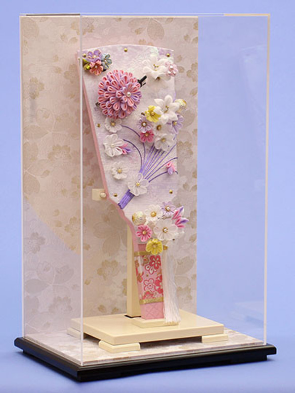 金襴や縮緬を使用した、つまみ細工の簪羽子板　Flor　白桜アクリルケース飾り 
