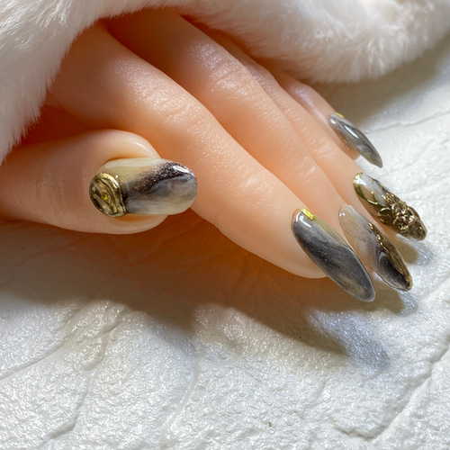 新作⭐︎フラワーゴールドマーブルニュアンスシーリング3Dネイル