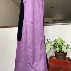 秋冬　着物リメイクワンピース　フレアーシルエット　Aライン　上品な光沢感　紫 4枚目の画像