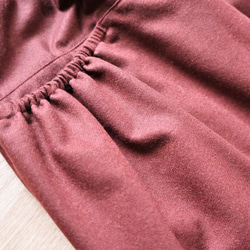 ギャザーポケットのウールスカート：ボルドーブラウン 7枚目の画像